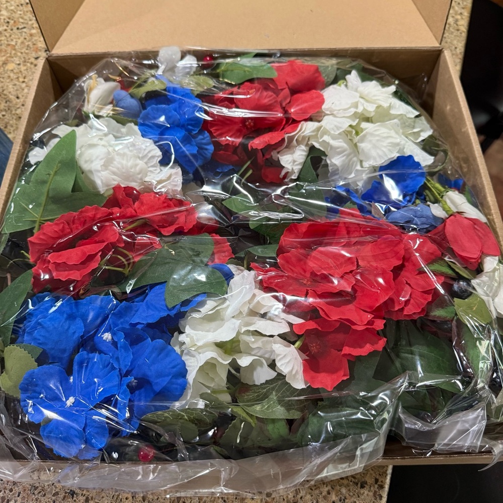 🇺🇸 Patriotic Wreath NIB - Picture 2 of 8